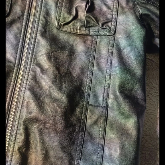 Guess Jacket (big kids) - Picture 5 of 6